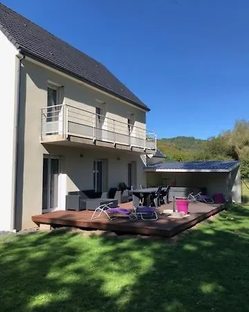 Maria Villa *